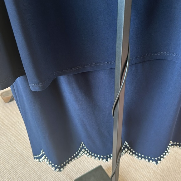 Dress dark navy.  Pearls at bottom - Picture 4 of 5